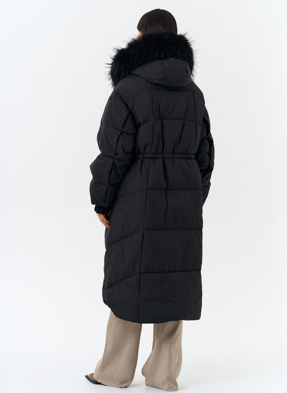 Женский пуховик с капюшоном из меха чернобурки