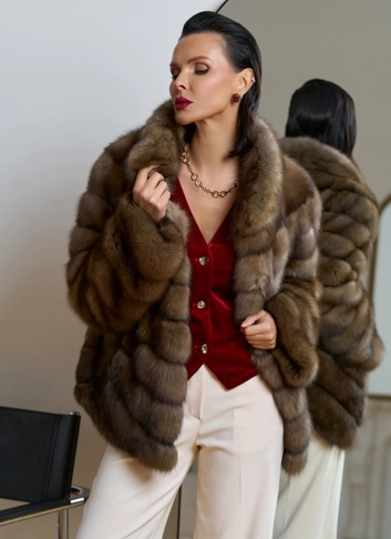 Женская шуба из соболя с воротником стойкой