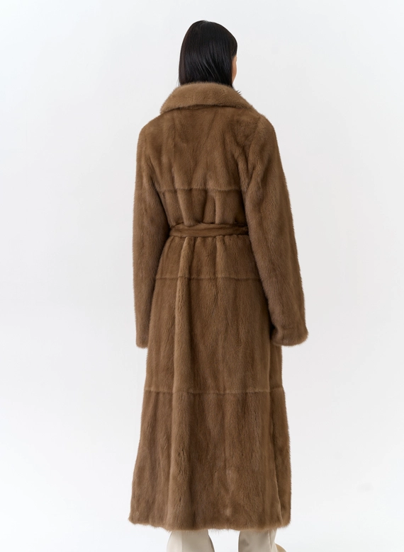 Длинная шуба из меха норки с английским воротником