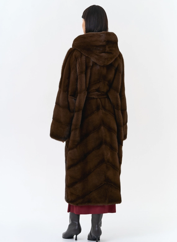 Шуба из меха норки с капюшоном