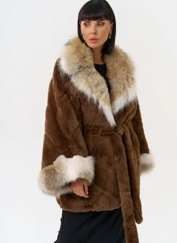 Шуба из кролика с отделкой из меха койота