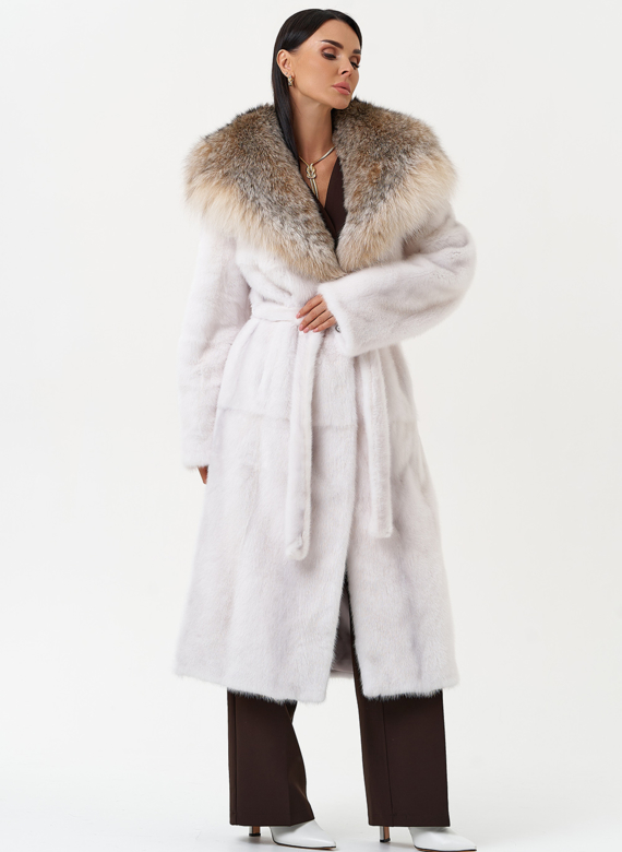 Женская шуба из меха норки с капюшоном из меха рыси