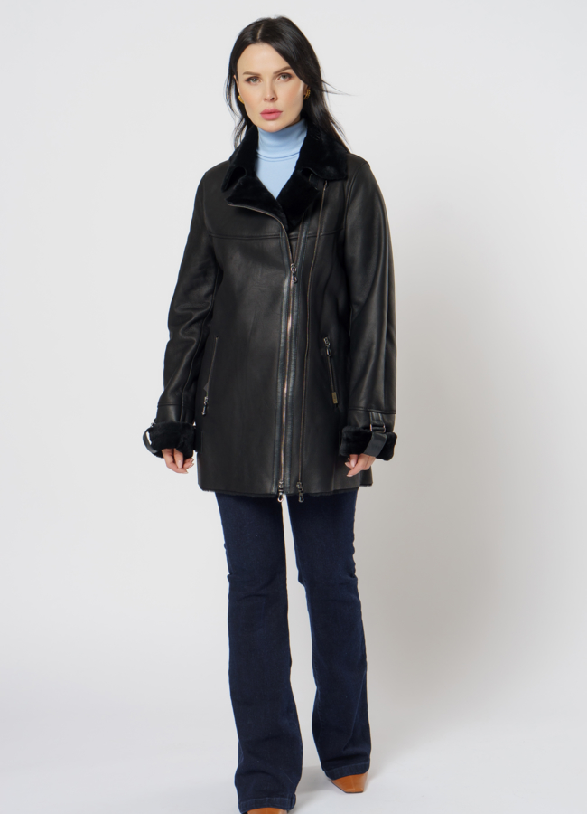 фото Удлиненная дубленка из овчины черного цвета модель № 5916