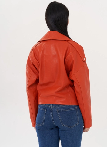 Кожаная куртка "косуха" оранжевого цвета фото
