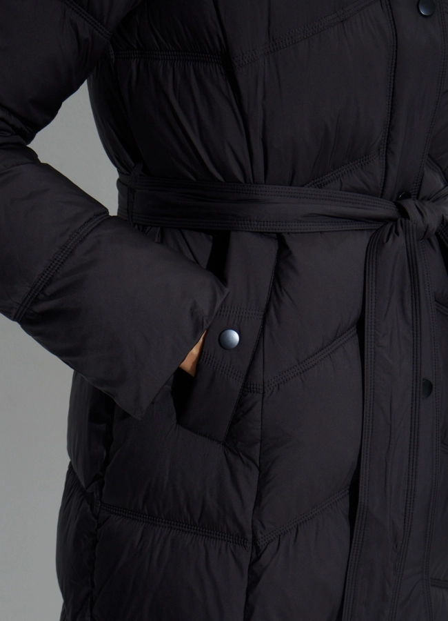 Женский пуховик с мехом енота на капюшоне модель № 33735 универмаг малина фото