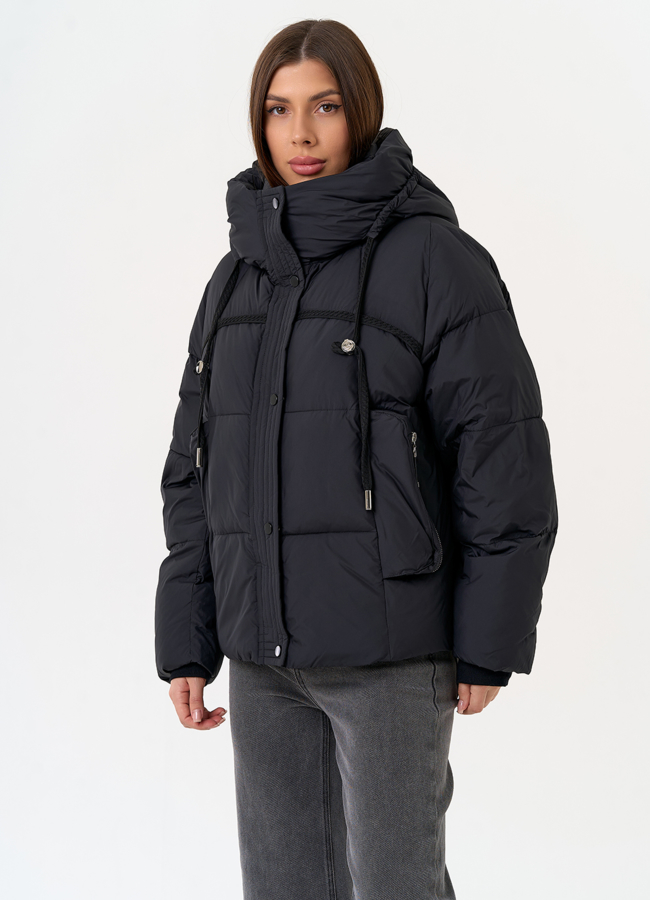 Женский пуховик черного цвета с капюшоном модель № 31521 в рассрочку
