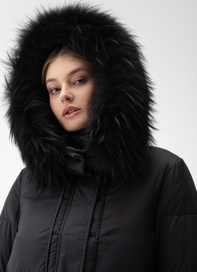 Женский пуховик с капюшоном из енота модель № 28879 в рассрочку