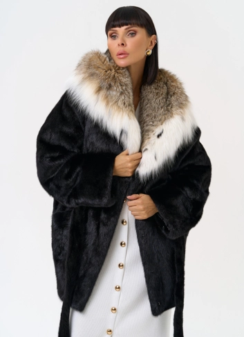 Женская шуба из меха норки с капюшоном из меха рыси фото