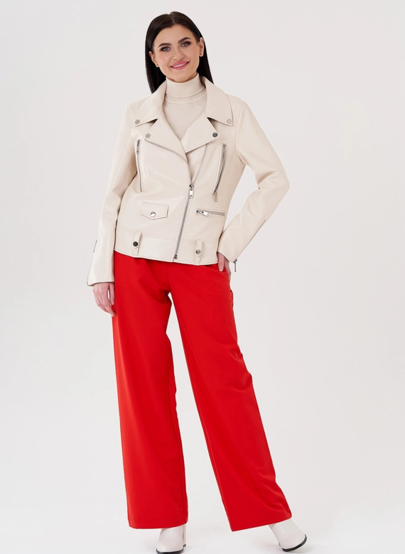 Светлая куртка косуха из эко кожи фото