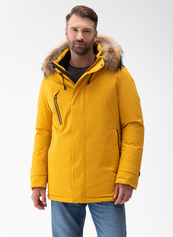 Мужской пуховик с капюшоном из меха енота