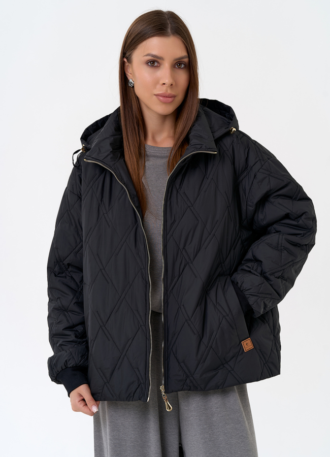 Женская куртка с капюшоном в черном цвете модель № 31390 в рассрочку