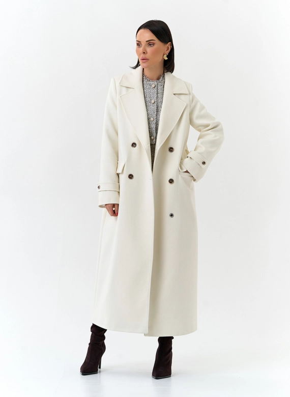 Женское пальто с английским воротником