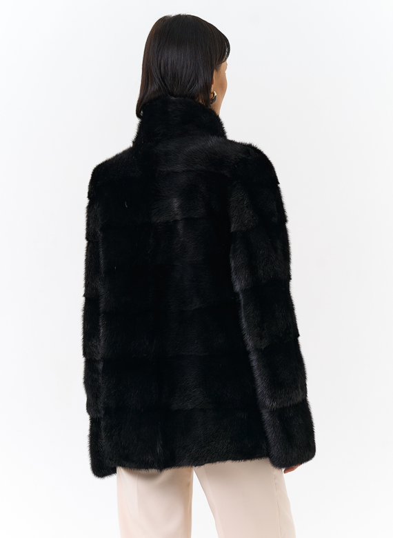 Укороченная норковая шуба с воротником стойкой черного цвета 