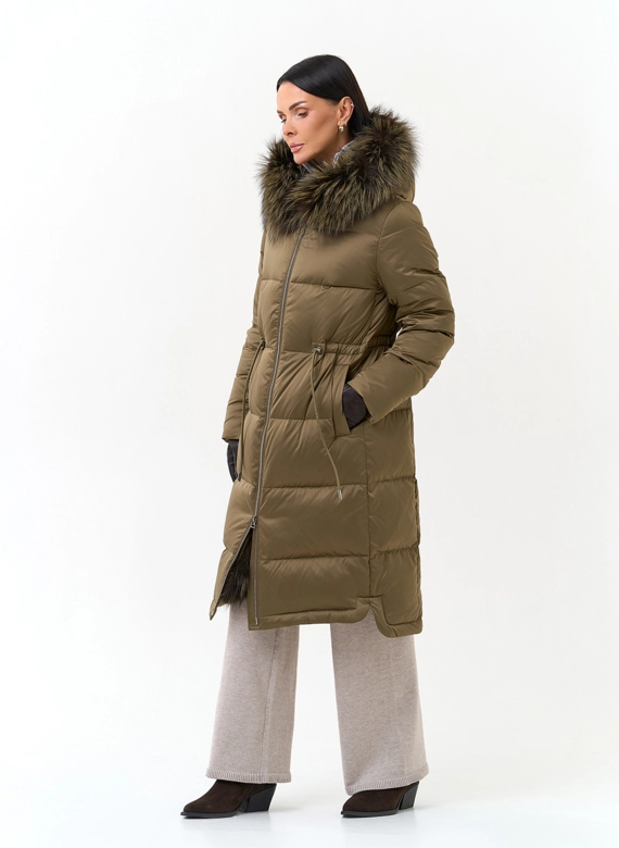 Женский пуховик с отделкой из меха чернобурки фото
