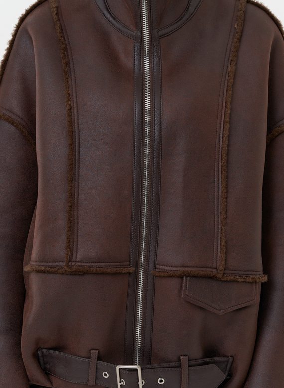 Женская дубленка коричневого цвета 