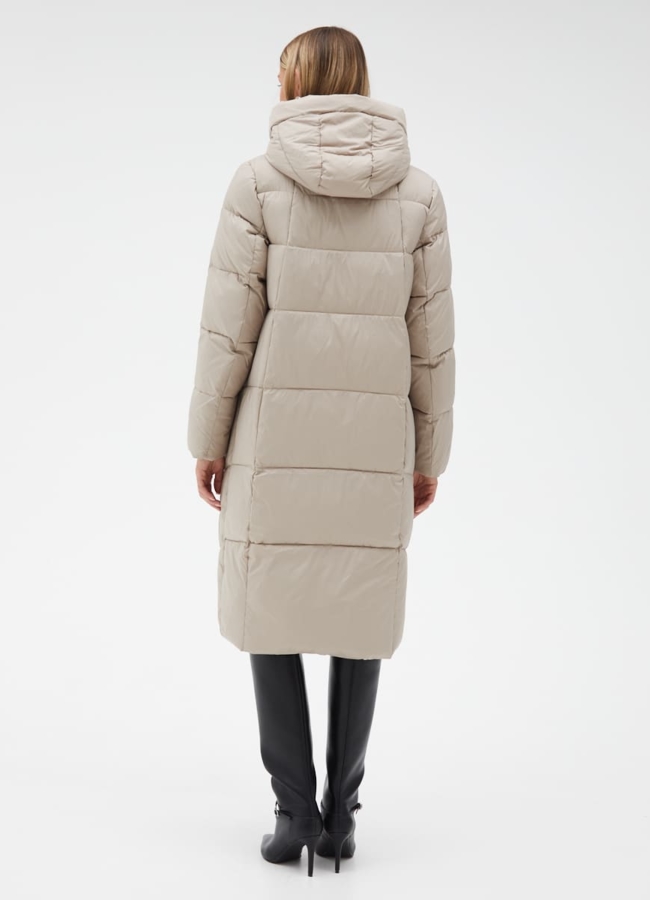 Женский пуховик бежевого цвета с капюшоном модель № 31116 в рассрочку