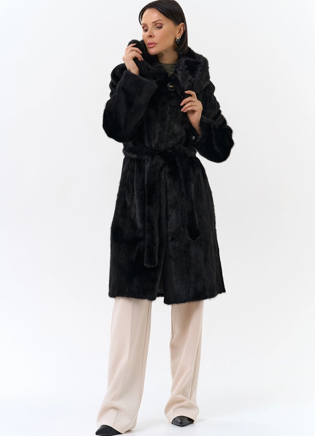 Шуба из норки черного цвета с капюшоном  модель № 26287 универмаг малина
